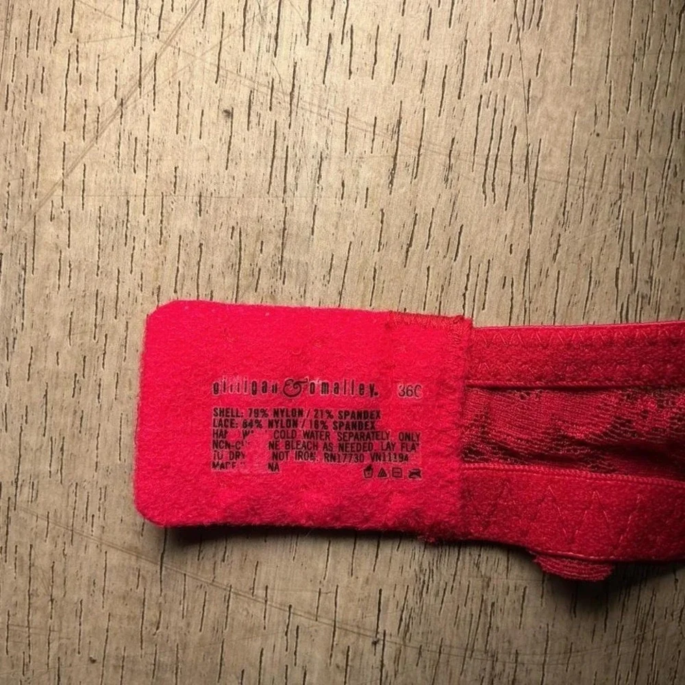 Red Lace Push Up Underwire Bra Size 36C Padded Adjustable Straps Lingerie